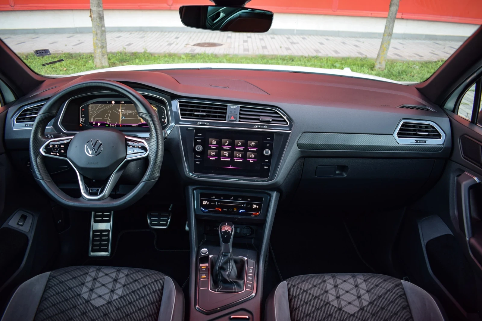 VW Tiguan, снимка 12 - Автомобили и джипове - 56353477