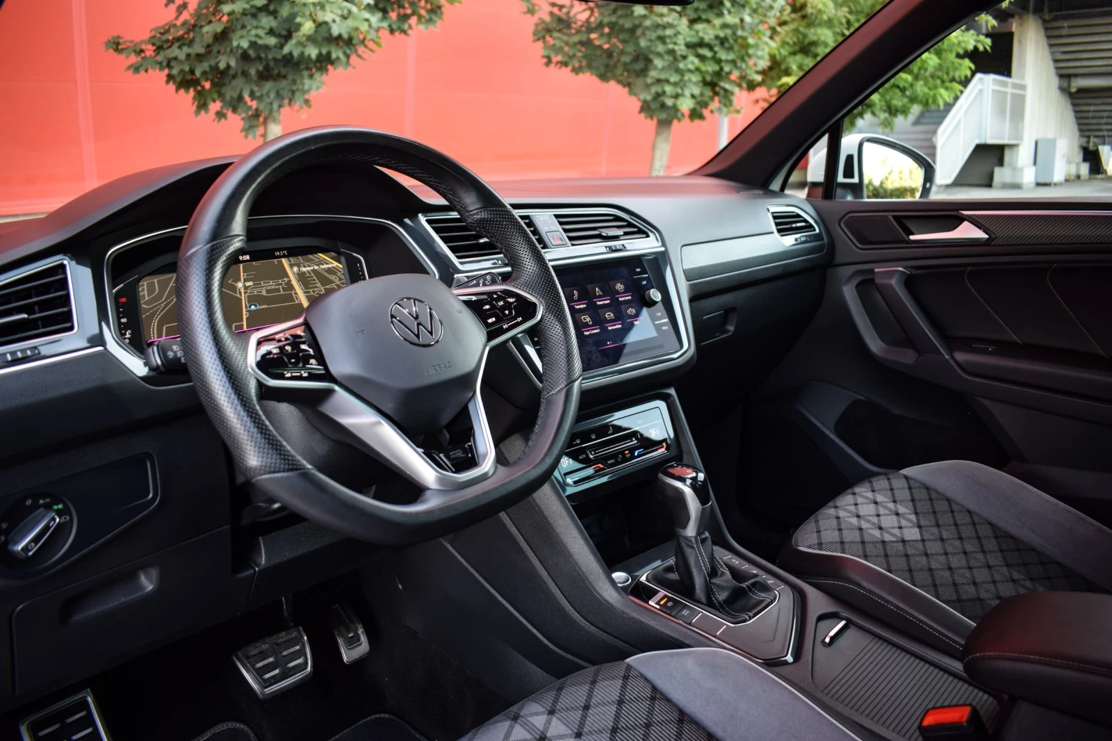 VW Tiguan, снимка 14 - Автомобили и джипове - 56353477