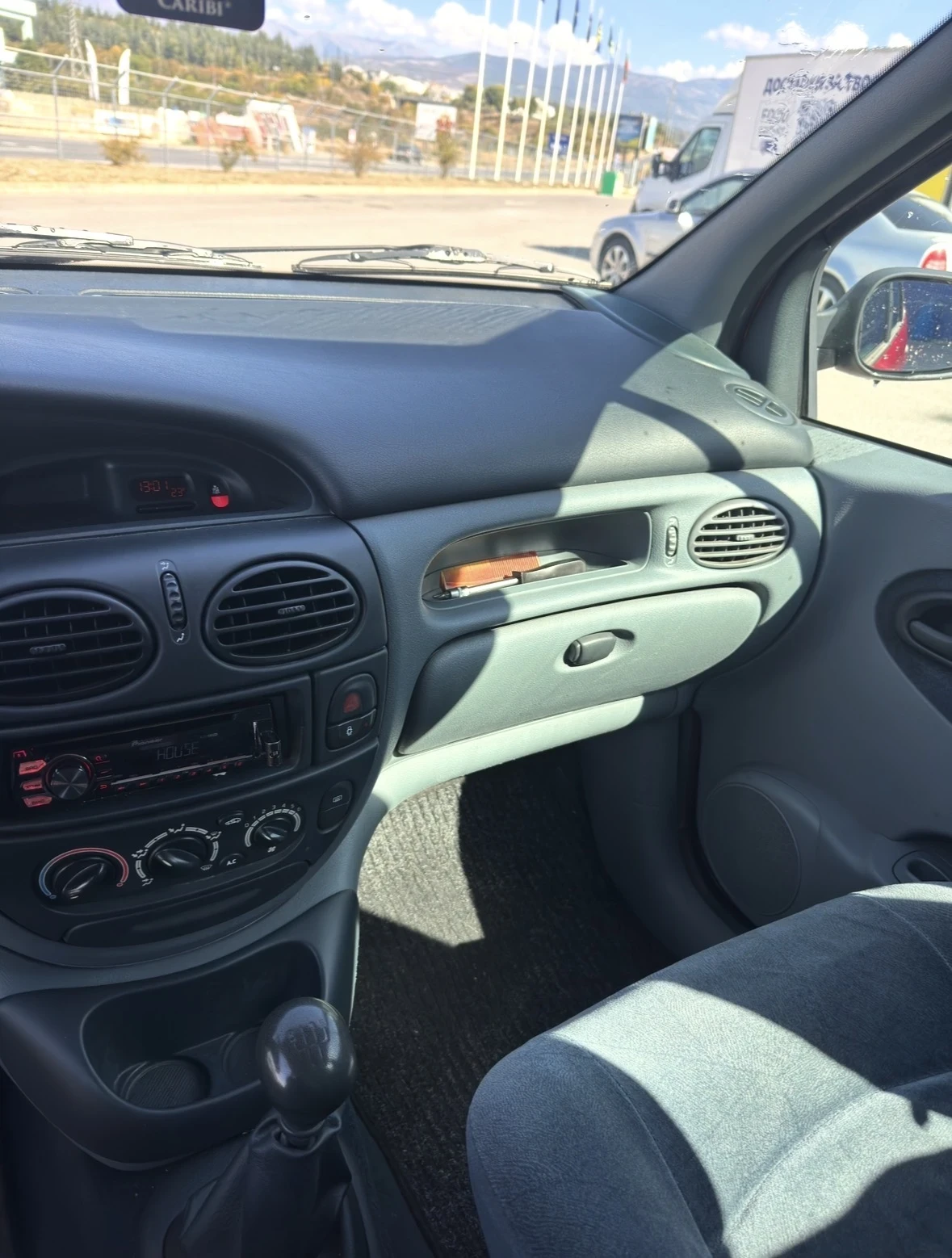 Renault Megane Scenic 1.6, снимка 12 - Автомобили и джипове - 56677070
