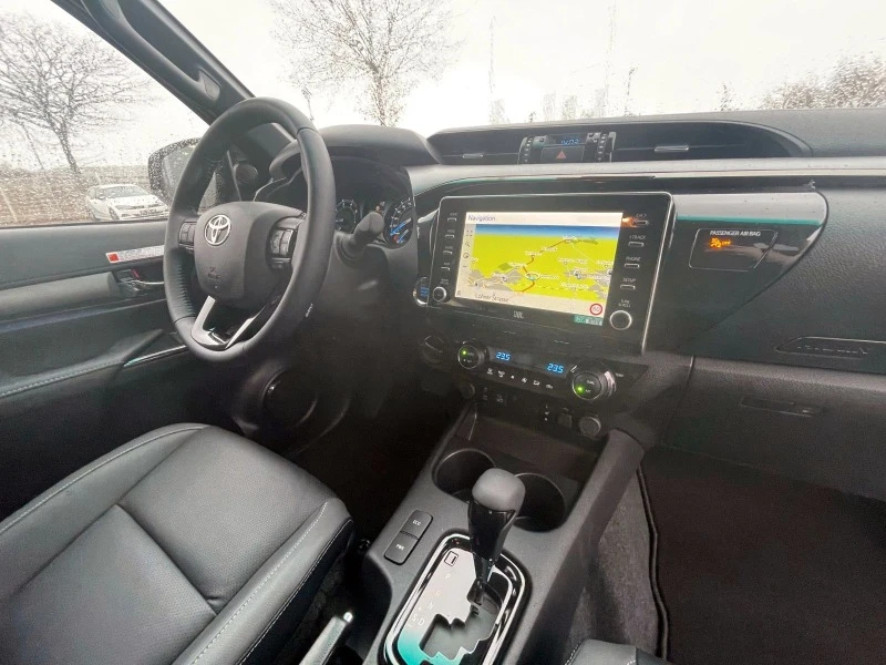 Toyota Hilux 2.8 4X4 Double Cab*INVINCIBLE*JBL*LED*ГАРАНЦИЯ, снимка 14 - Автомобили и джипове - 47451606