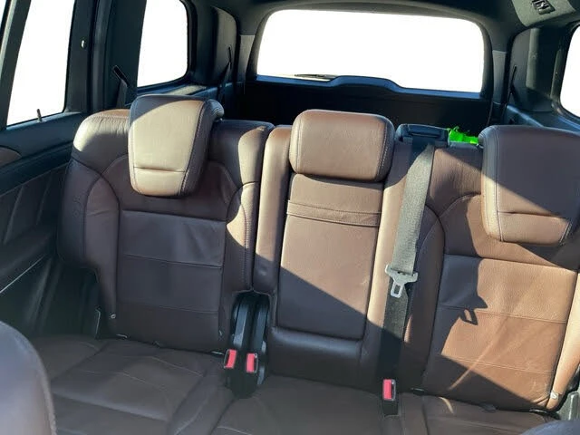 Mercedes-Benz GL 550 4MATIC* AвтоКредит * (ЦЕНА ДО БГ), снимка 16 - Автомобили и джипове - 54021305