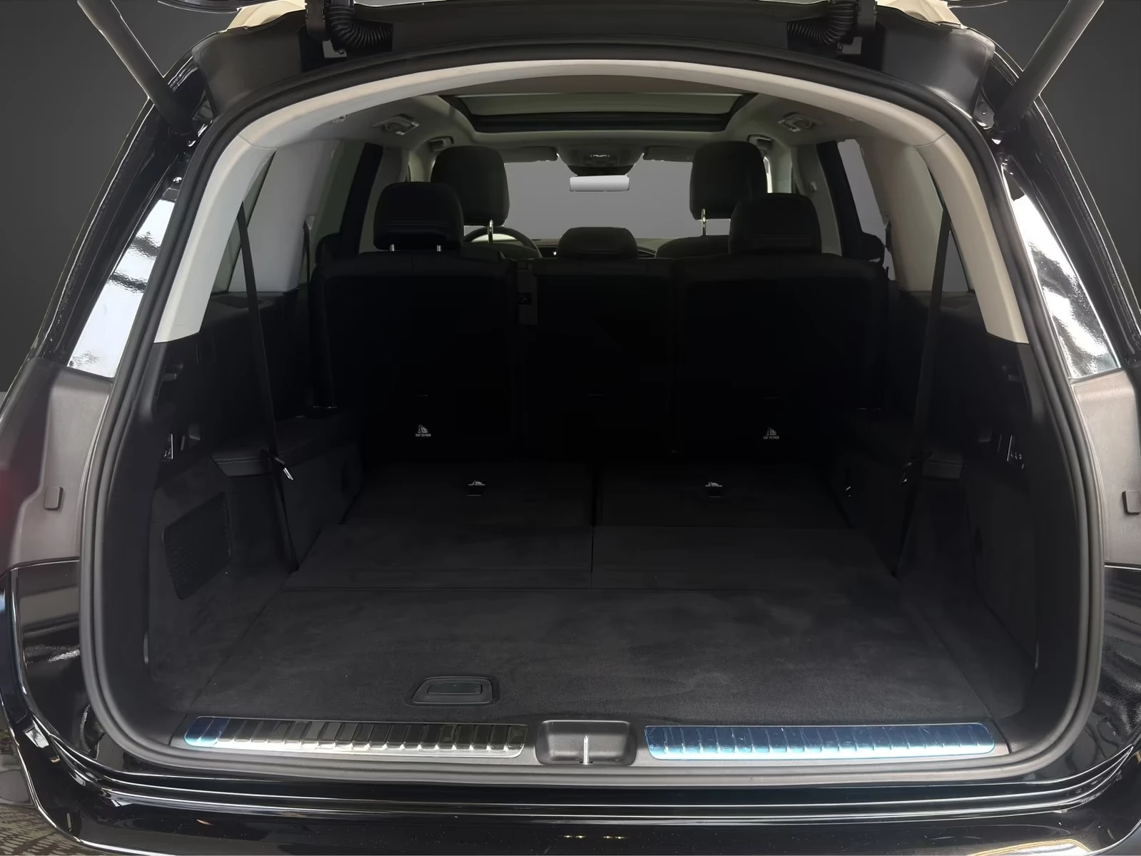 Mercedes-Benz GLS 63 AMG FACELIFT / 4-MATIC / BURM / HUD / 360 / PANO / , снимка 16 - Автомобили и джипове - 55134878