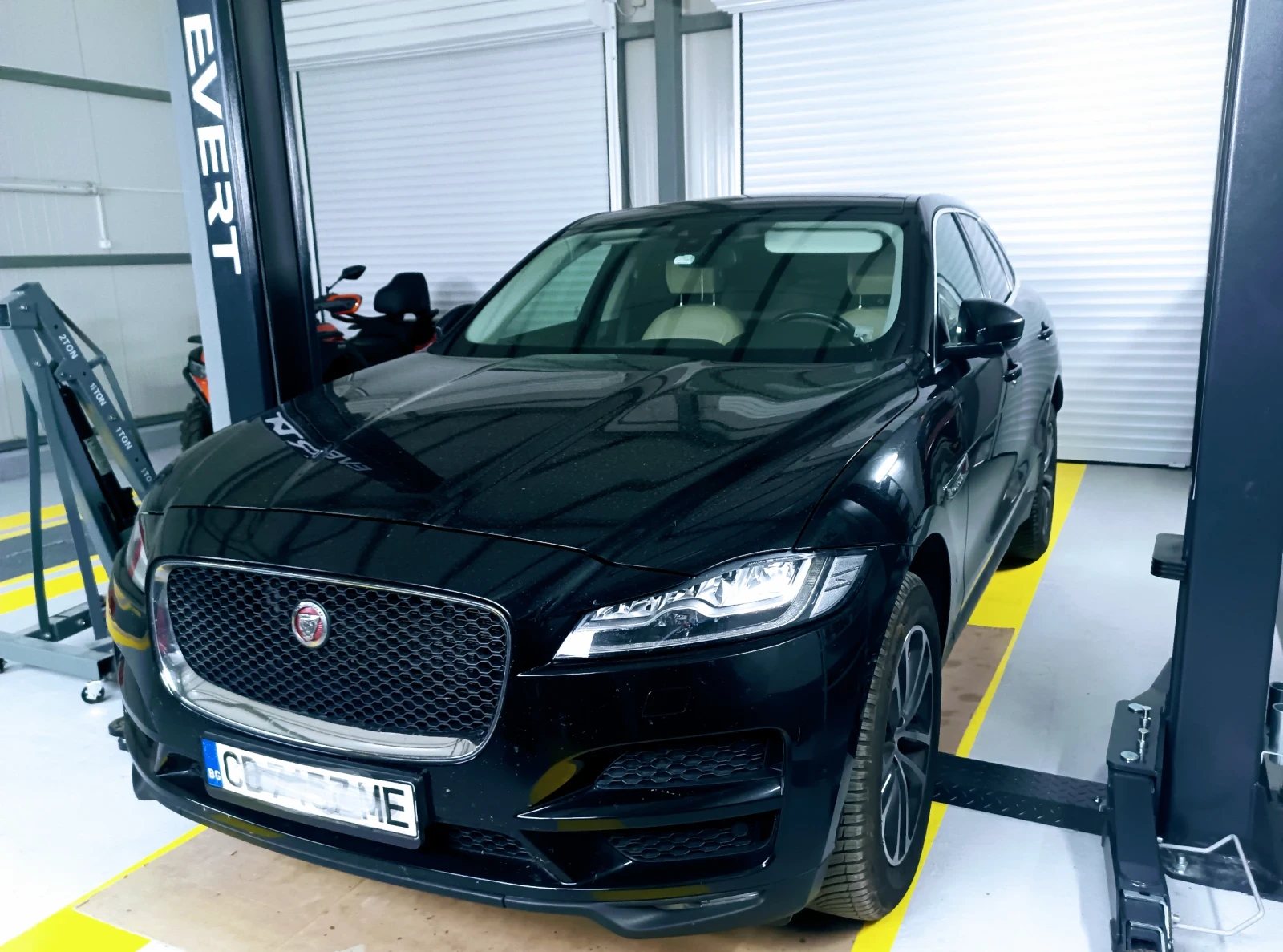 Jaguar F-PACE