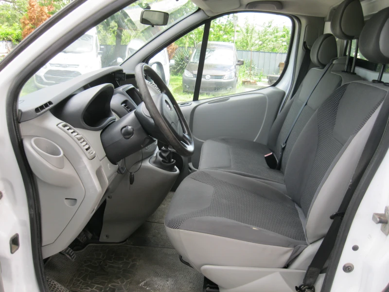 Opel Vivaro, снимка 12 - Бусове и автобуси - 50444760