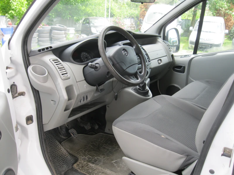 Opel Vivaro, снимка 11 - Бусове и автобуси - 50444760