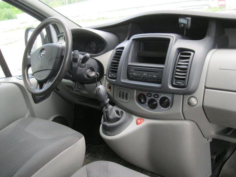 Opel Vivaro, снимка 15 - Бусове и автобуси - 50444760