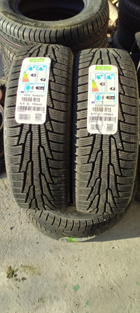 Гуми Зимни 195/60R15, снимка 1 - Гуми и джанти - 48407189