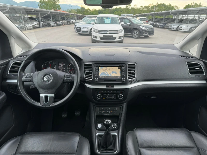 VW Sharan 2.0TDI 4Motion ПАНОРАМА АВТО ПАРКИРАНЕ, снимка 10 - Автомобили и джипове - 45407462