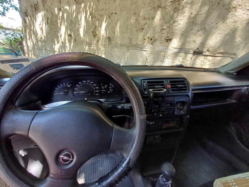 Opel Vectra 1.4, снимка 12 - Автомобили и джипове - 47647737