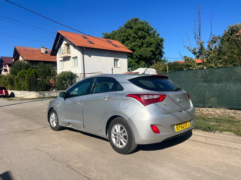 Hyundai I30 1.6 , снимка 5 - Автомобили и джипове - 51825344