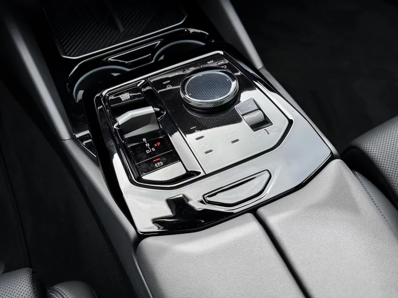 BMW 540 xDrive M Sport Pano 4 Zonen H&K , снимка 7 - Автомобили и джипове - 52077953