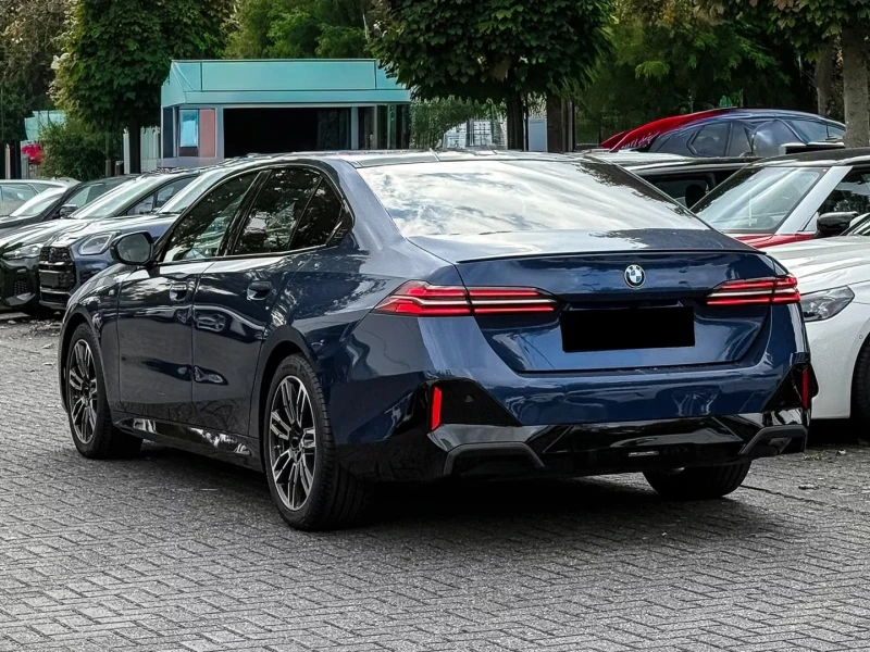 BMW 540 xDrive M Sport Pano 4 Zonen H&K , снимка 2 - Автомобили и джипове - 52077953