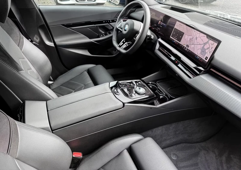 BMW 540 xDrive M Sport Pano 4 Zonen H&K , снимка 9 - Автомобили и джипове - 52077953