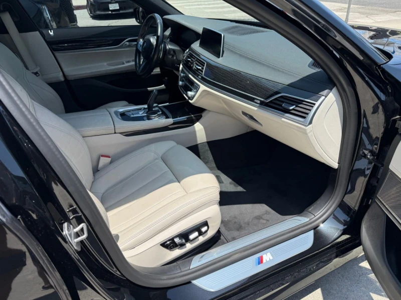 BMW 740 * CARFAX * БЕЗ ПЪРВОНАЧАЛНА ВНОСКА, снимка 10 - Автомобили и джипове - 52813950