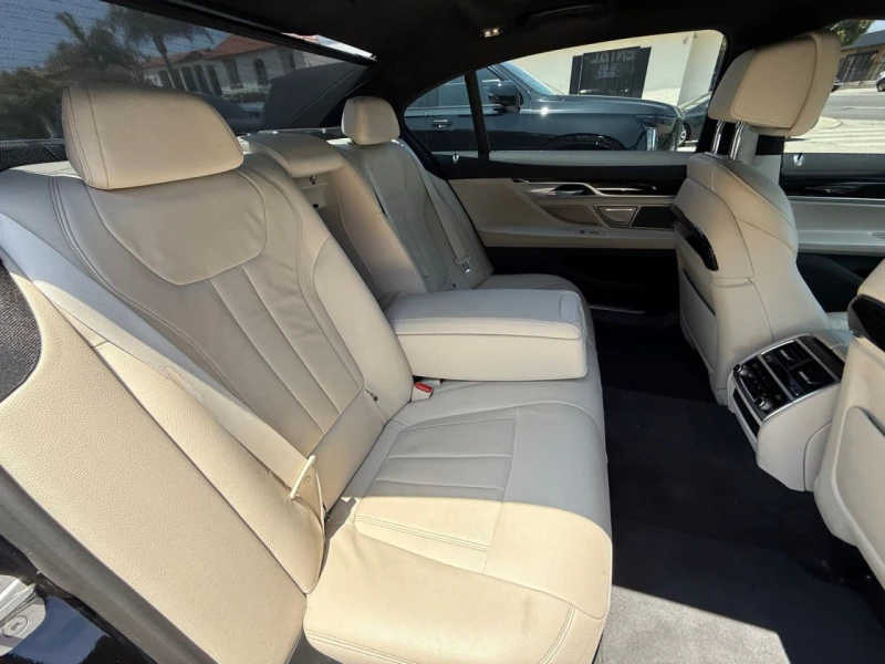 BMW 740 * CARFAX * БЕЗ ПЪРВОНАЧАЛНА ВНОСКА, снимка 12 - Автомобили и джипове - 52813950