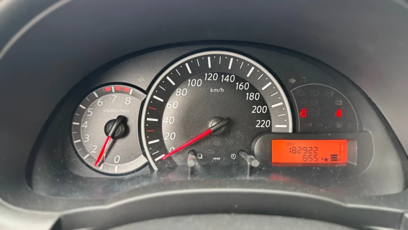 Nissan Micra 1, 2 80к.с, снимка 9 - Автомобили и джипове - 53542314