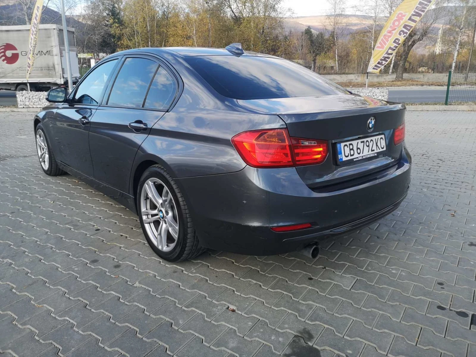 BMW 320 XDRIVE/KEYLESS/ОБСЛУЖЕНА С ВЕРИГИ И ЛАГЕРИ - изображение 4