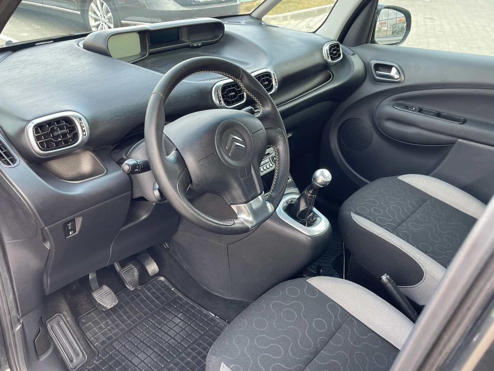Citroen C3 Picasso 1.6HDi* 92кс* ОБСЛУЖЕНА* СМЕНЕН АНГРЕНАЖ*  - изображение 7