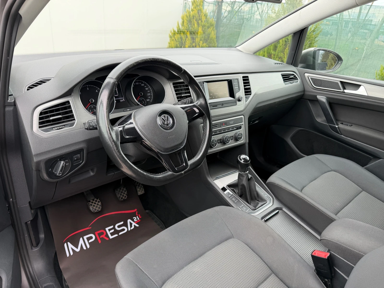 VW Sportsvan 1.6 TDI 110kc, снимка 8 - Автомобили и джипове - 54021038