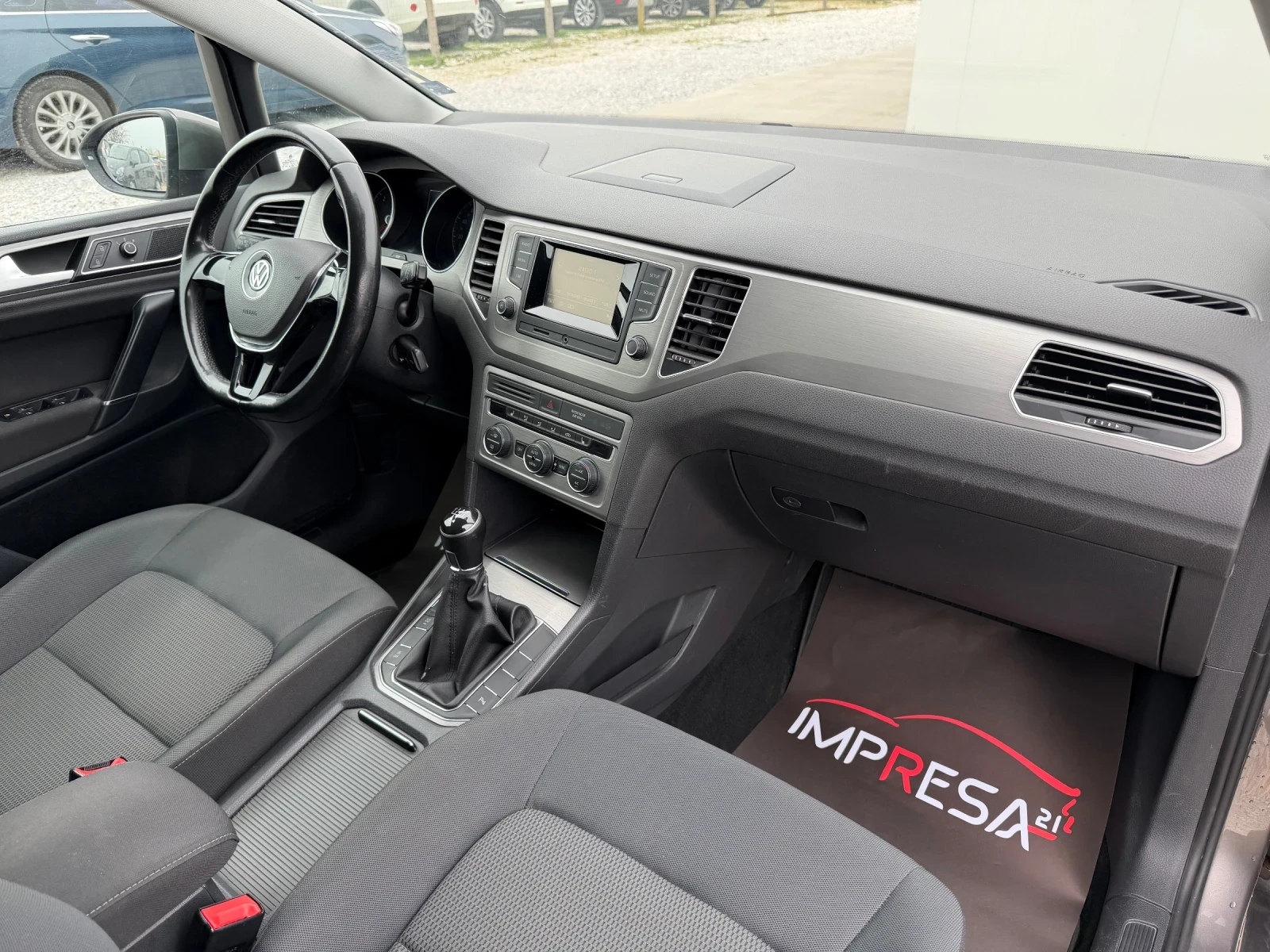 VW Sportsvan 1.6 TDI 110kc, снимка 9 - Автомобили и джипове - 54021038