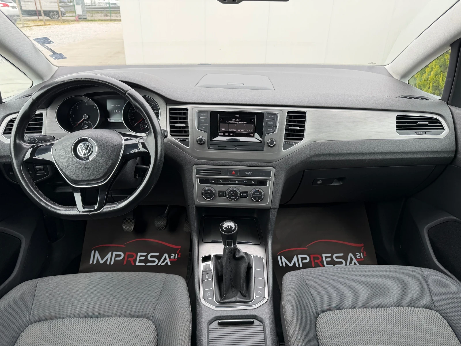 VW Sportsvan 1.6 TDI 110kc, снимка 10 - Автомобили и джипове - 54021038