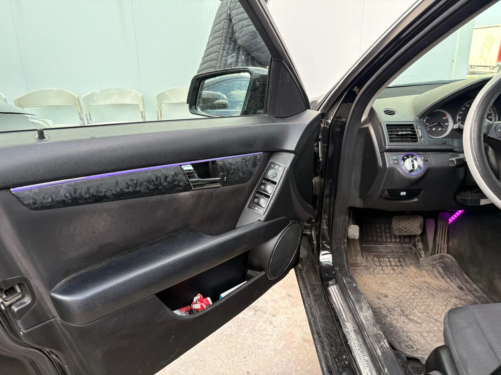 Mercedes-Benz C 180 CGI, снимка 6 - Автомобили и джипове - 54196114