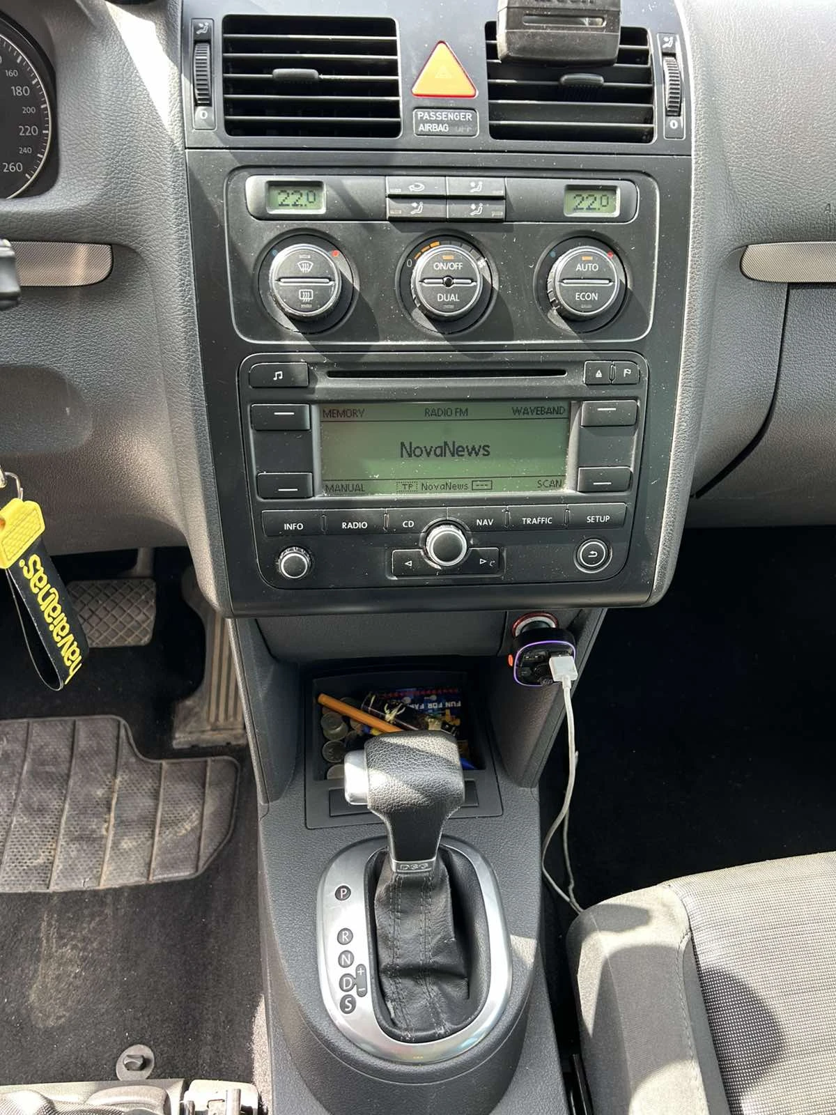 VW Touran 2.0 TDI, снимка 3 - Автомобили и джипове - 54815716