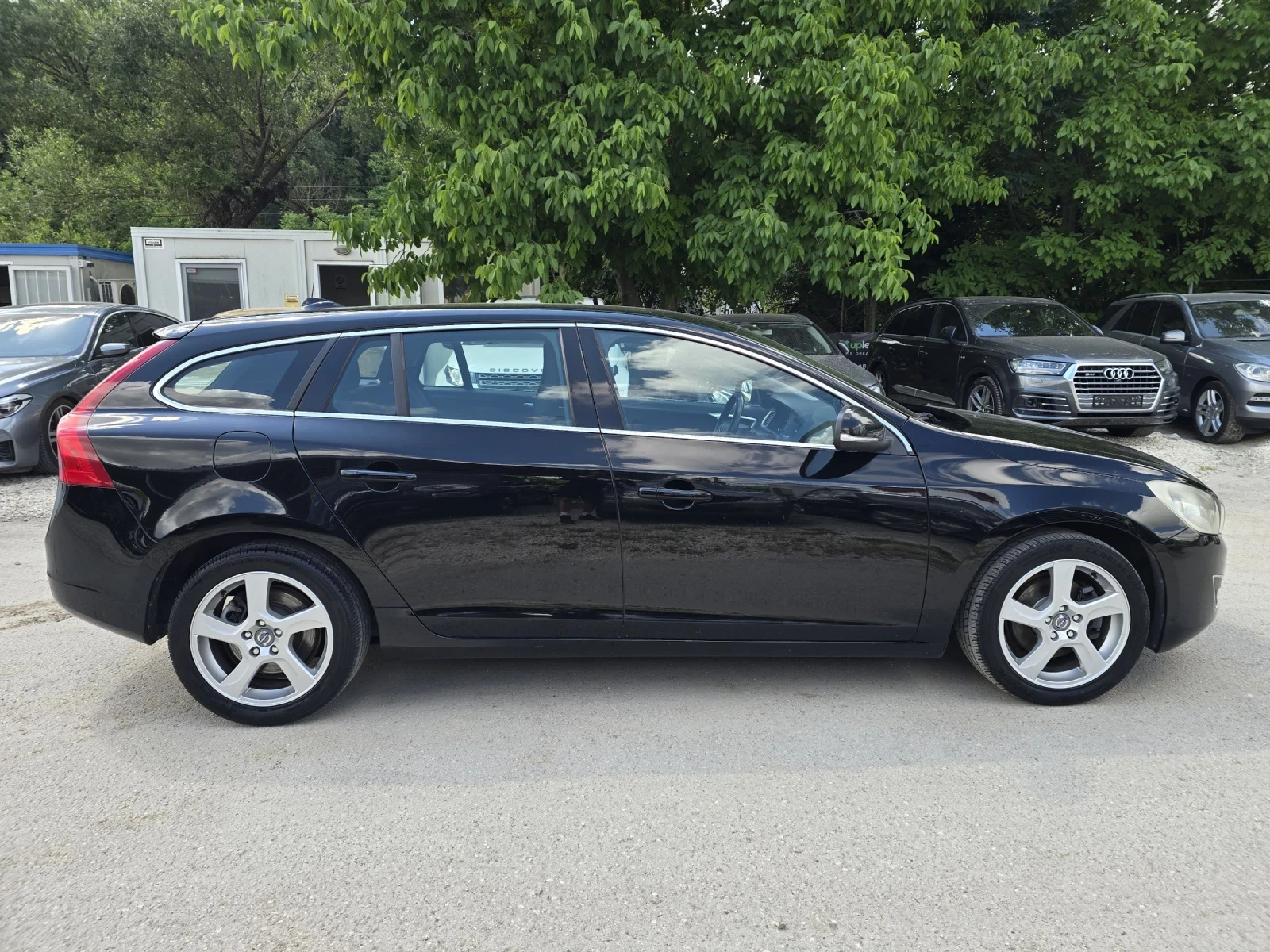 Volvo V60 2.0D 163к.с Топ състояние 6 скорости, снимка 8 - Автомобили и джипове - 54890571