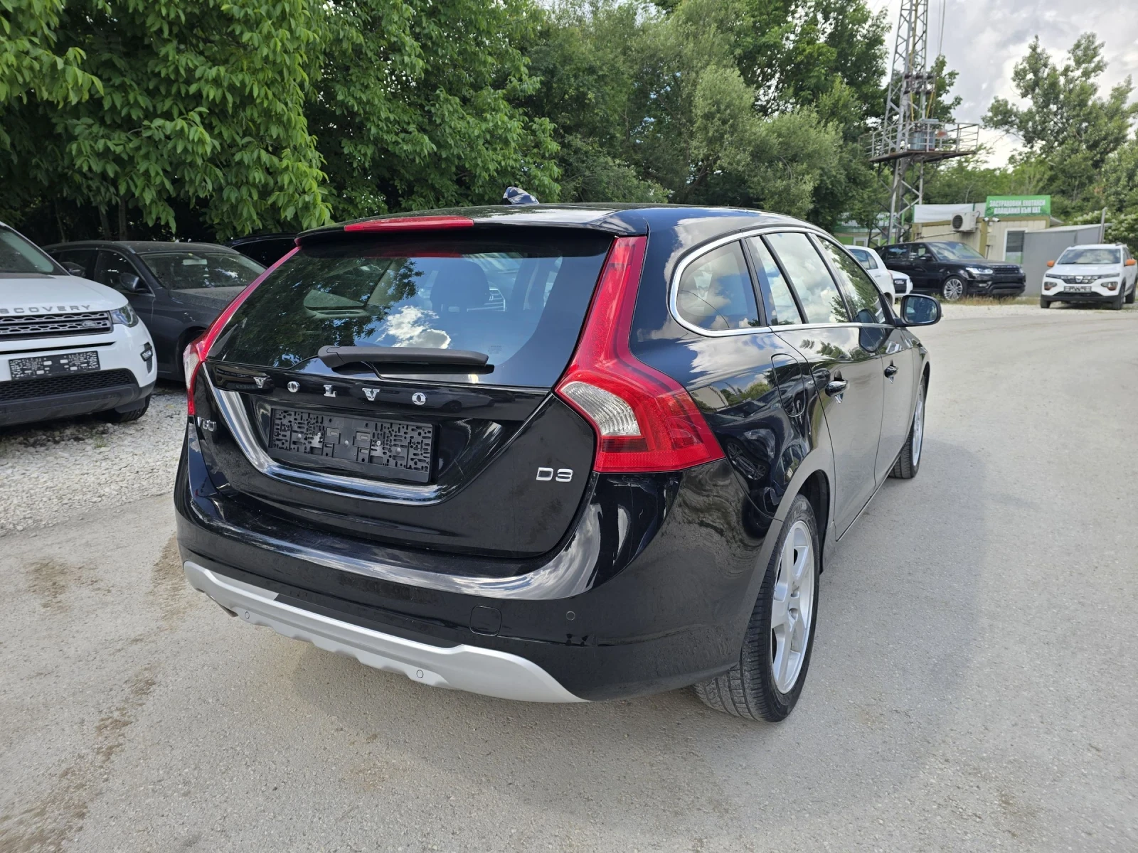 Volvo V60 2.0D 163к.с Топ състояние 6 скорости, снимка 4 - Автомобили и джипове - 54890571