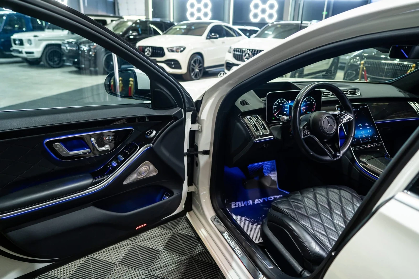 Mercedes-Benz S 580 FULL AMG LINE LED ПАНО BURM HUD 360 ЛИЗИНГ 100%, снимка 10 - Автомобили и джипове - 55873897