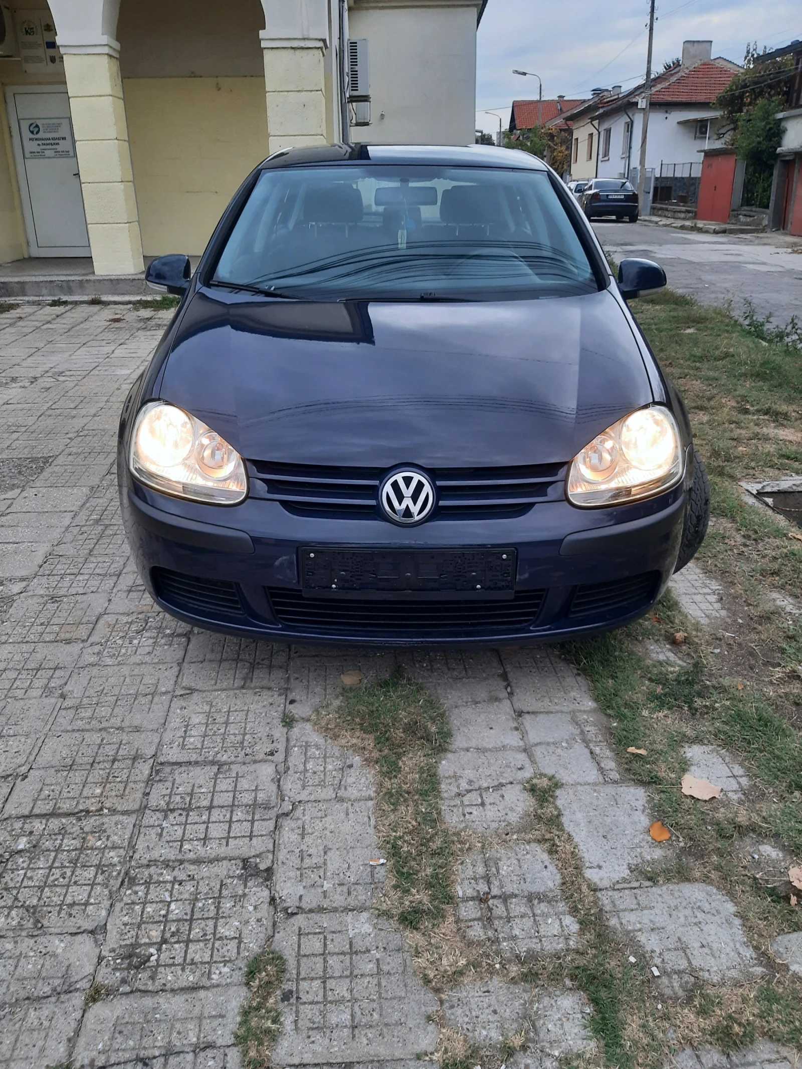 VW Golf Бензинов, снимка 2 - Автомобили и джипове - 55881656