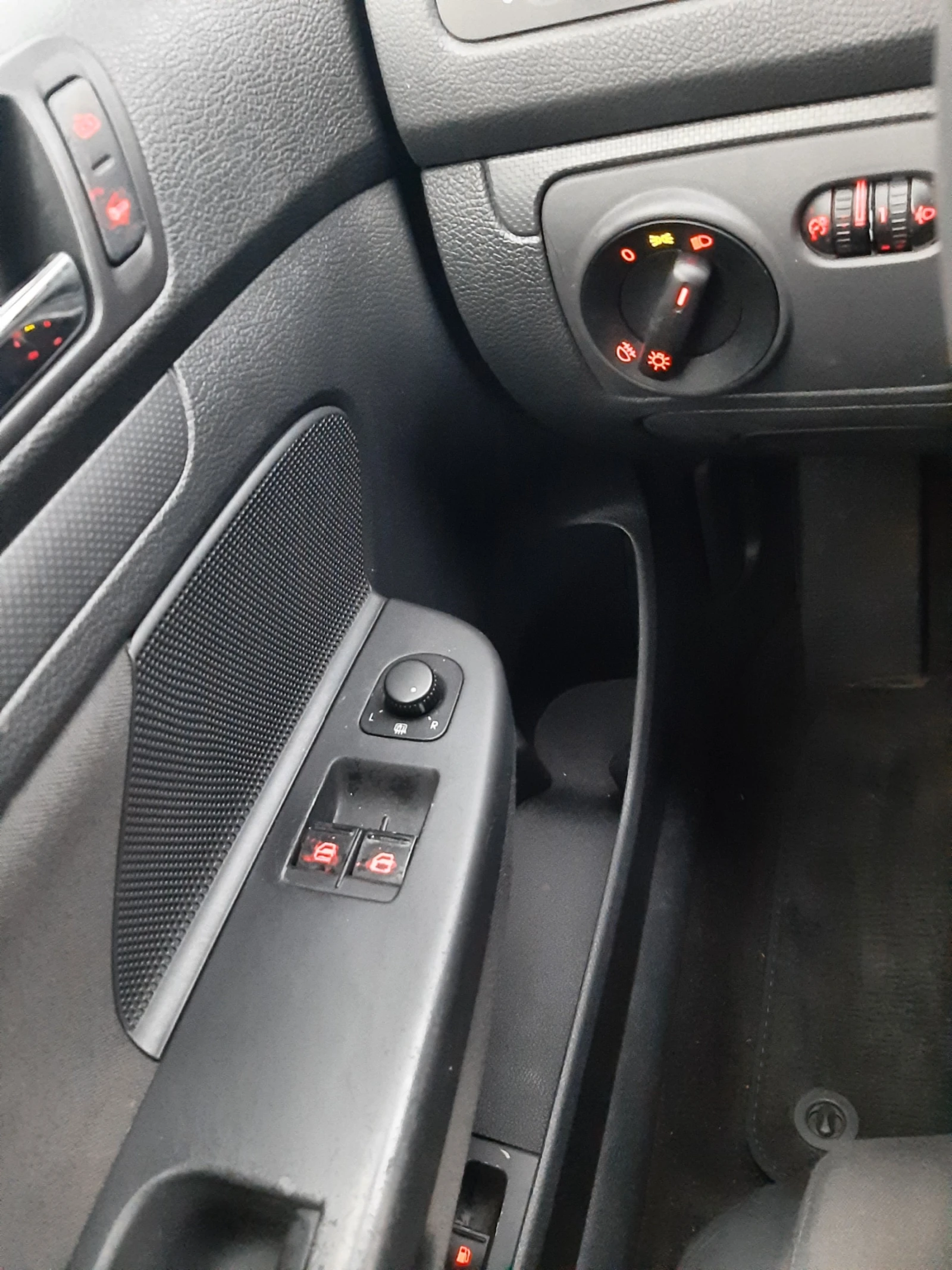 VW Golf Бензинов, снимка 11 - Автомобили и джипове - 55881656