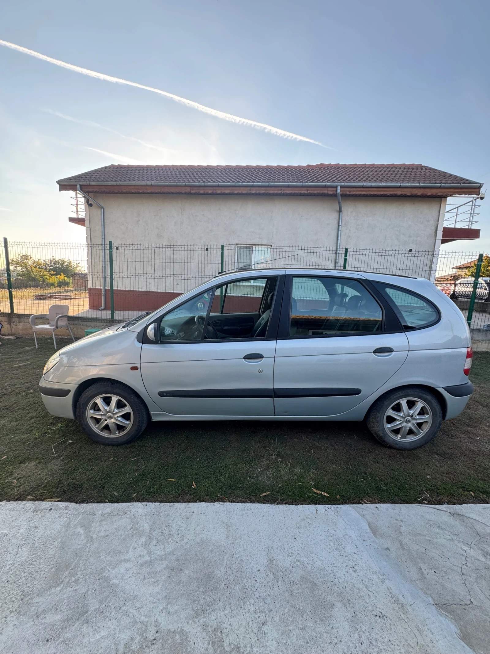 Renault Scenic, снимка 3 - Автомобили и джипове - 56442152