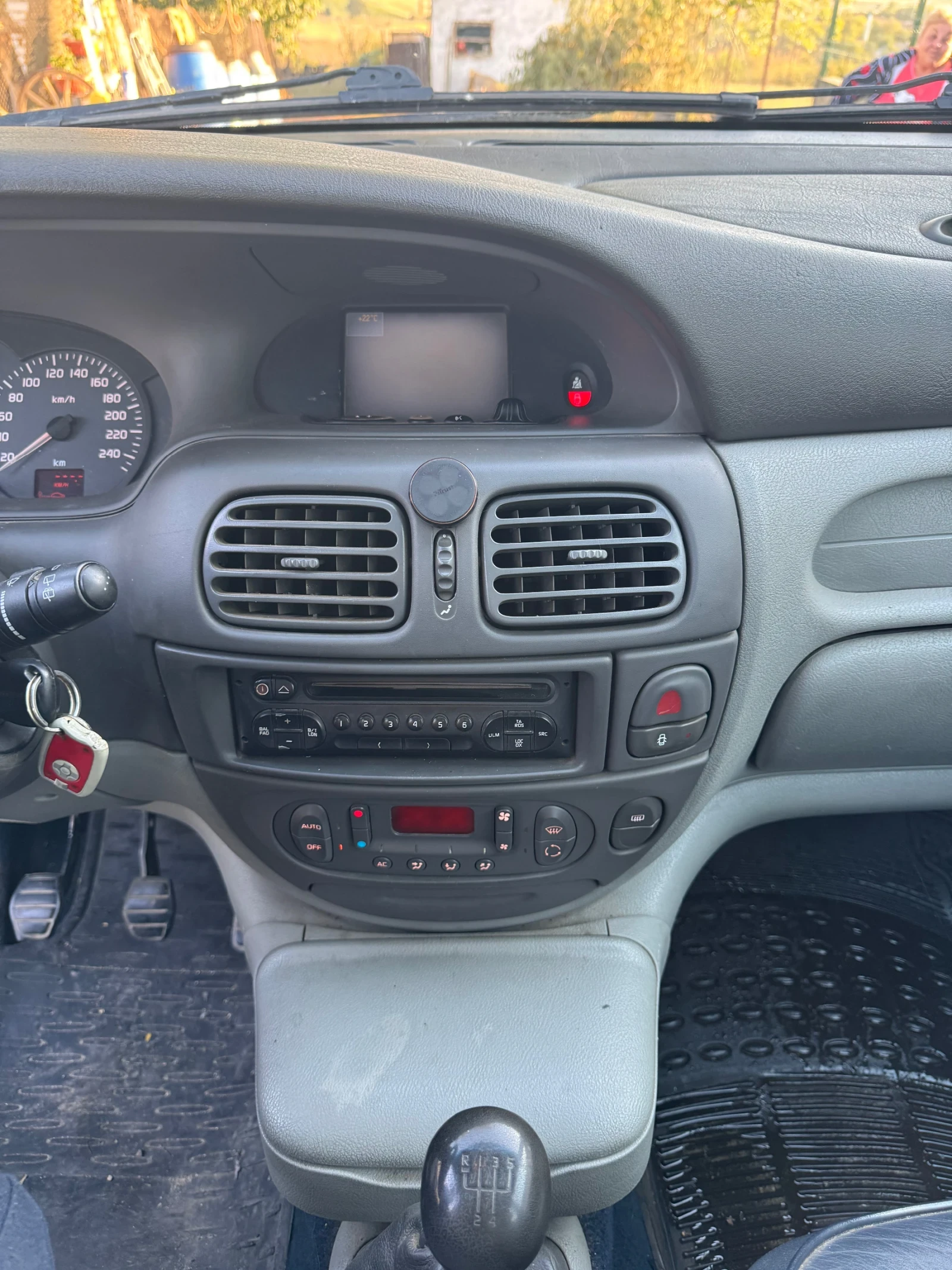 Renault Scenic, снимка 12 - Автомобили и джипове - 56442152