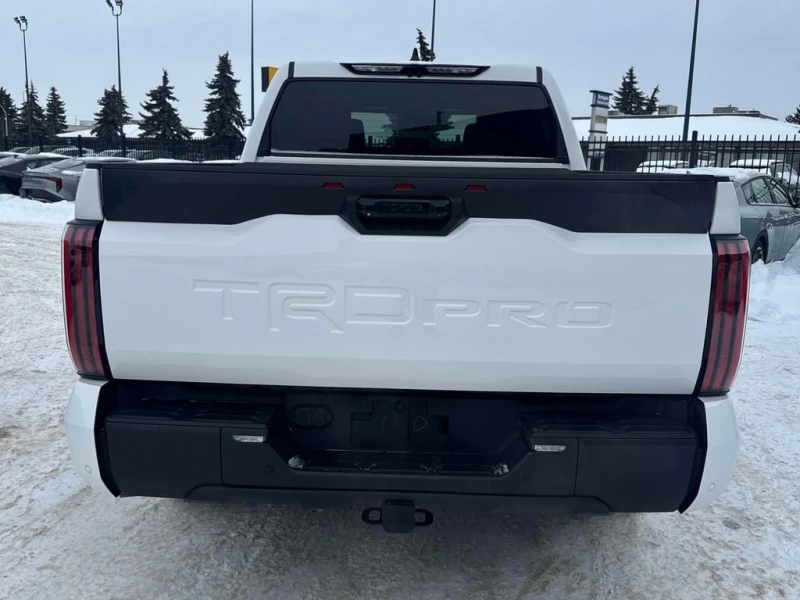 Toyota Tundra * Limited Hybrid * CARFAX * БЕЗ ПЪРВОНАЧАЛНА ВНОСК, снимка 4 - Автомобили и джипове - 53153936