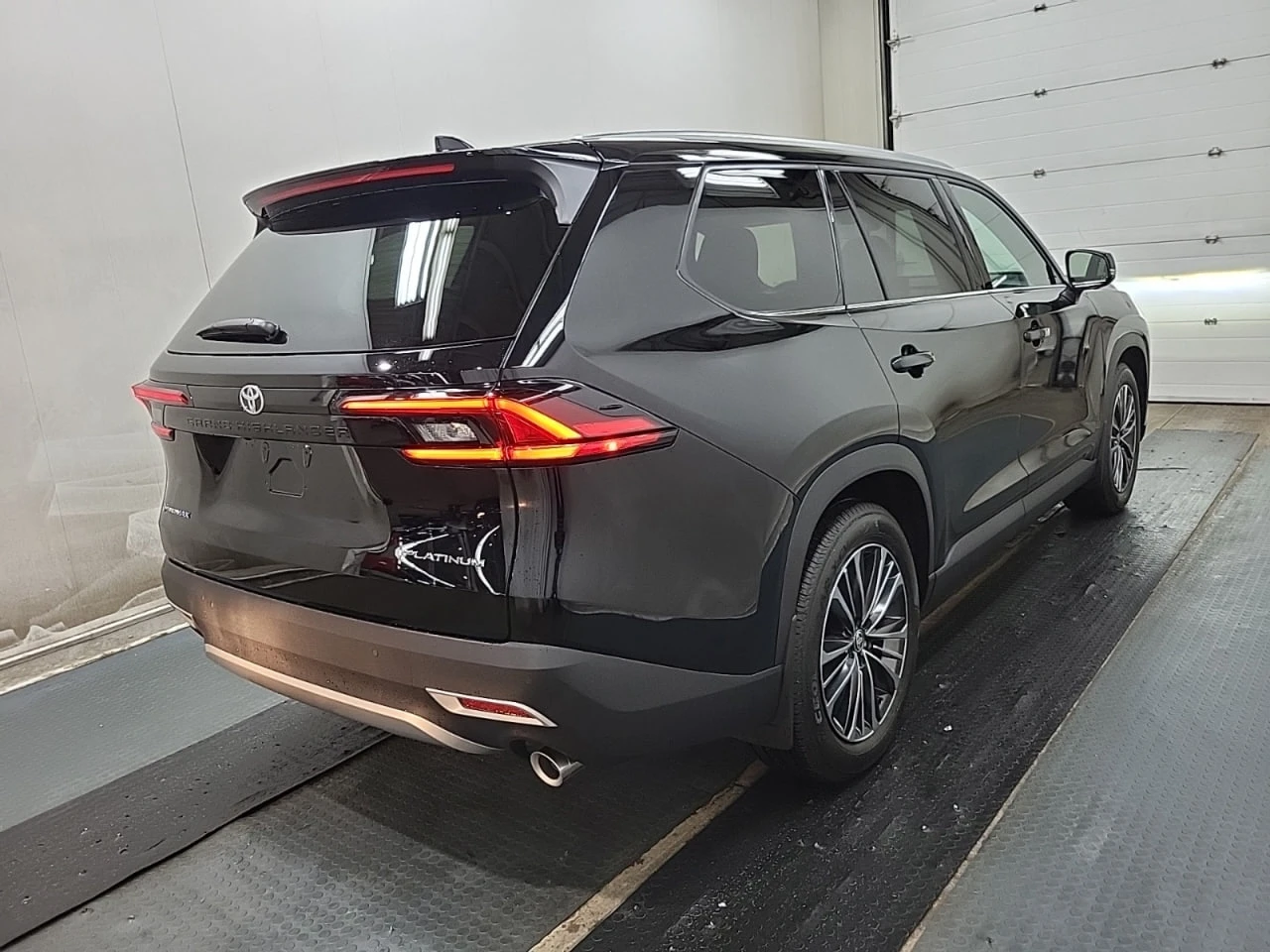 Toyota Highlander 2025 HYBRID PLATINUM MAX* БЕЗ ПЪРВОНАЧАЛНА*  - изображение 4