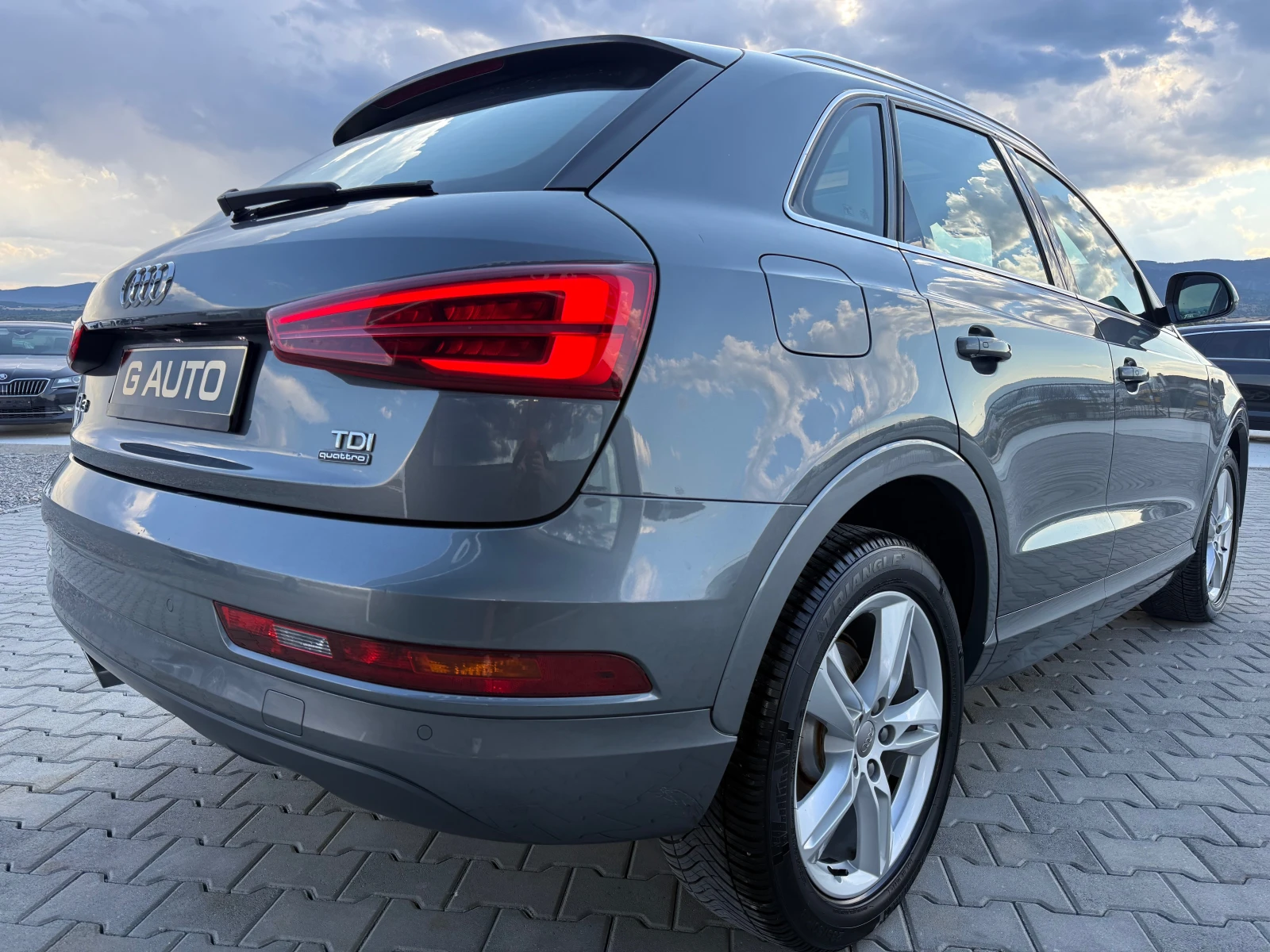 Audi Q3 2.0TDI 150 ks face lift S line Собствен лизинг !!!, снимка 5 - Автомобили и джипове - 54843481