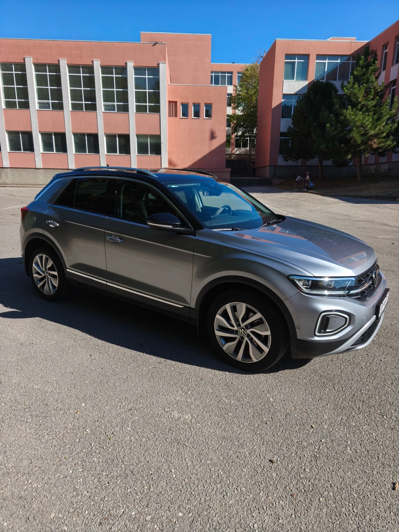 VW T-Roc, снимка 2 - Автомобили и джипове - 56066351