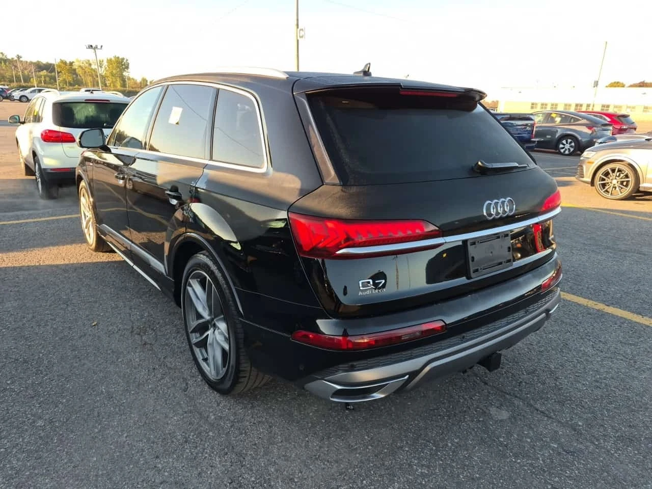 Audi Q7 / ДИСТРОНИК / ОБДУХВАНЕ / ПАНОРАМА / 2 КЛЮЧА, снимка 4 - Автомобили и джипове - 56211823
