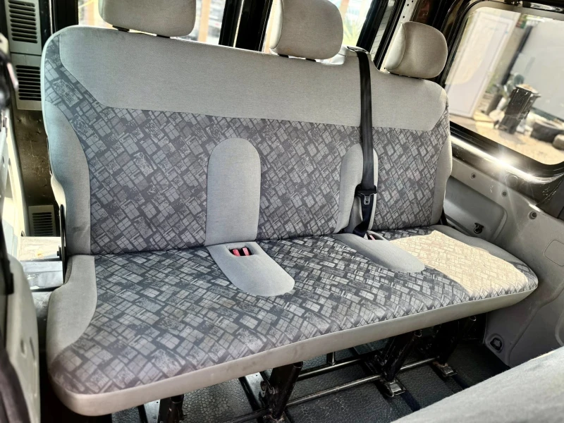 Renault Trafic 2.5 9-места, снимка 13 - Бусове и автобуси - 52800126