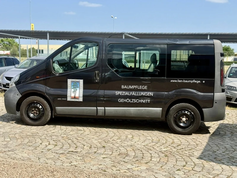 Renault Trafic 2.5 9-места, снимка 2 - Бусове и автобуси - 52800126