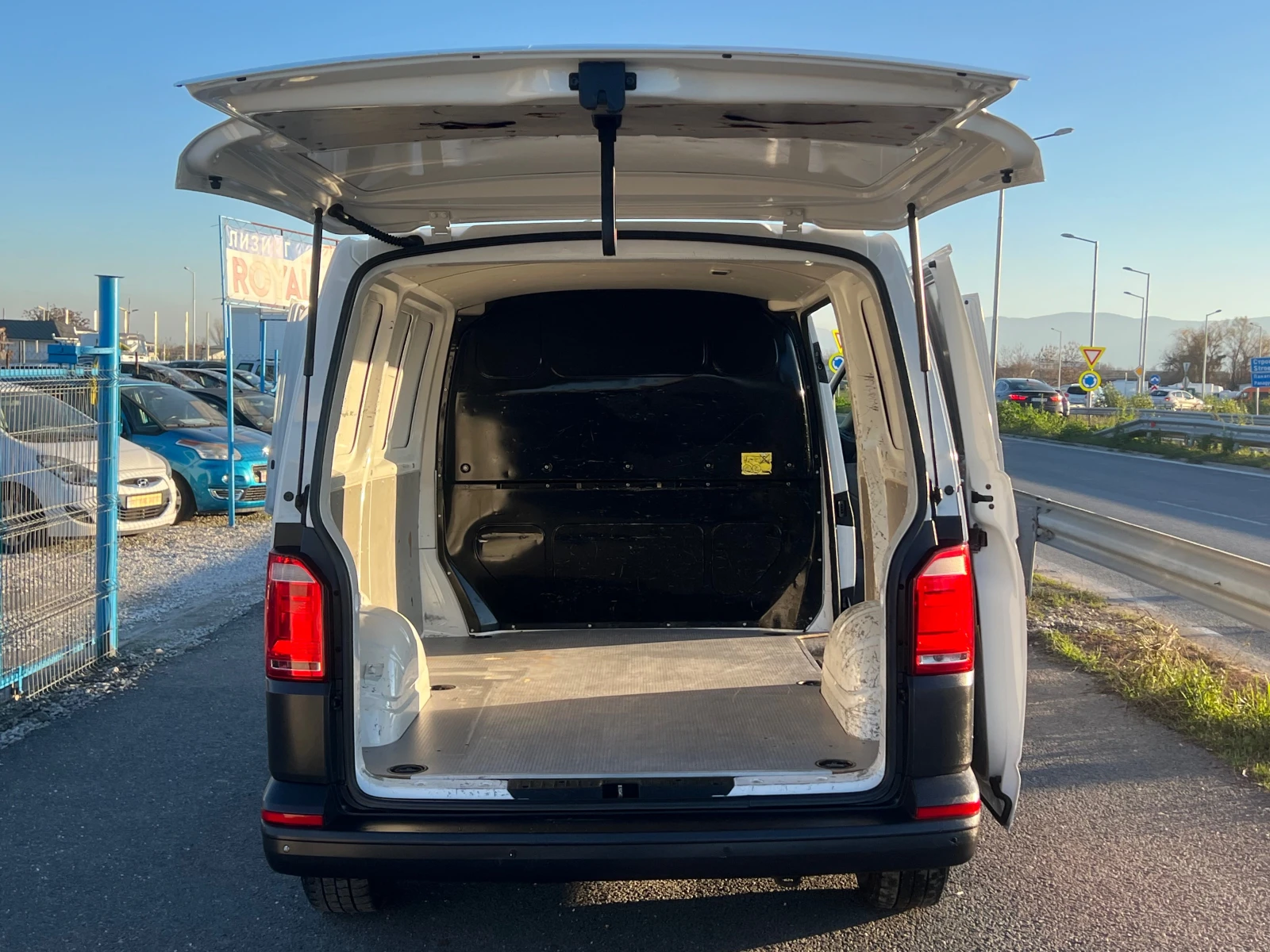 VW Transporter ЛИЗИНГ-ДИЗЕЛ-КЛИМА-ТОП СЪСТОЯНИЕ  - изображение 8