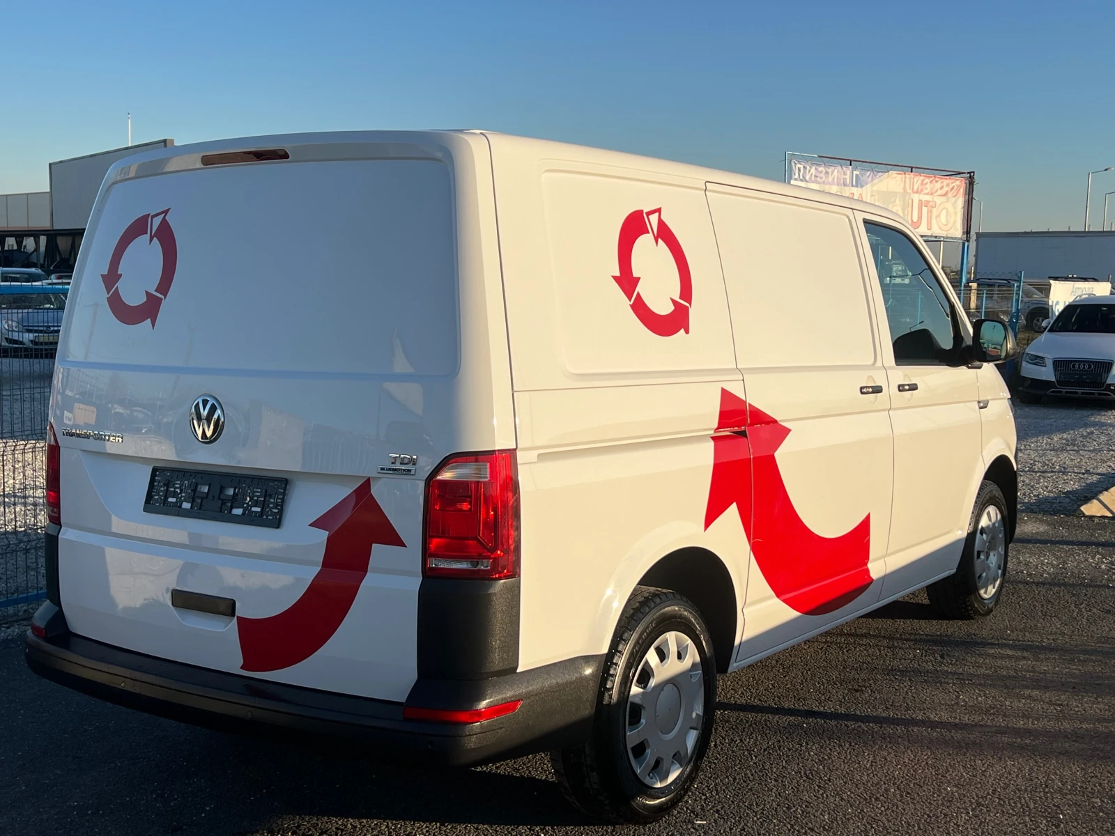 VW Transporter ЛИЗИНГ-ДИЗЕЛ-КЛИМА-ТОП СЪСТОЯНИЕ  - изображение 4