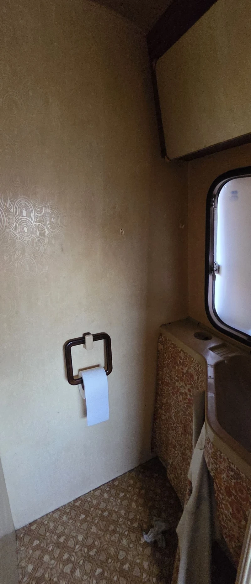 Каравана Avondale, снимка 10 - Каравани и кемпери - 52741609