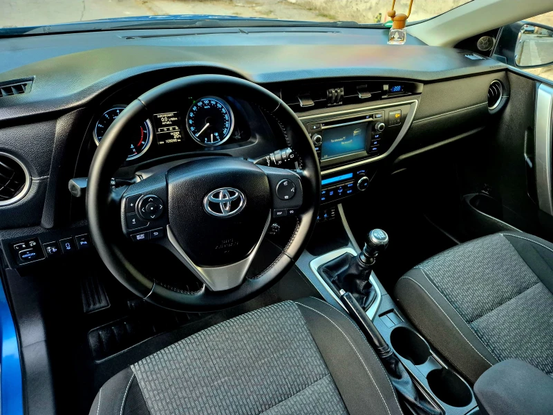 Toyota Auris 1.6i-нави-6speed-верига-japan, снимка 12 - Автомобили и джипове - 47539923