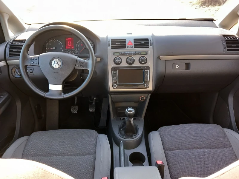 VW Touran 2.0TDI 170ks.navi, снимка 9 - Автомобили и джипове - 49436464