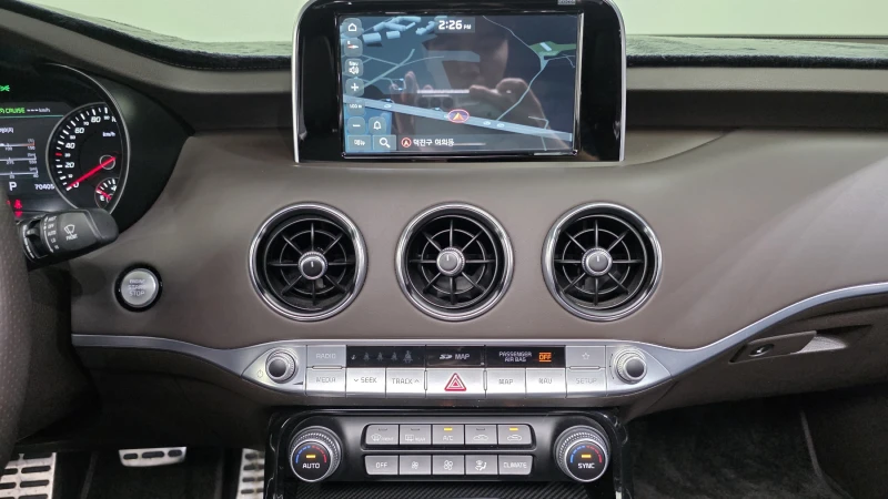 Kia Stinger 3.3T AWD GT , снимка 13 - Автомобили и джипове - 52688569