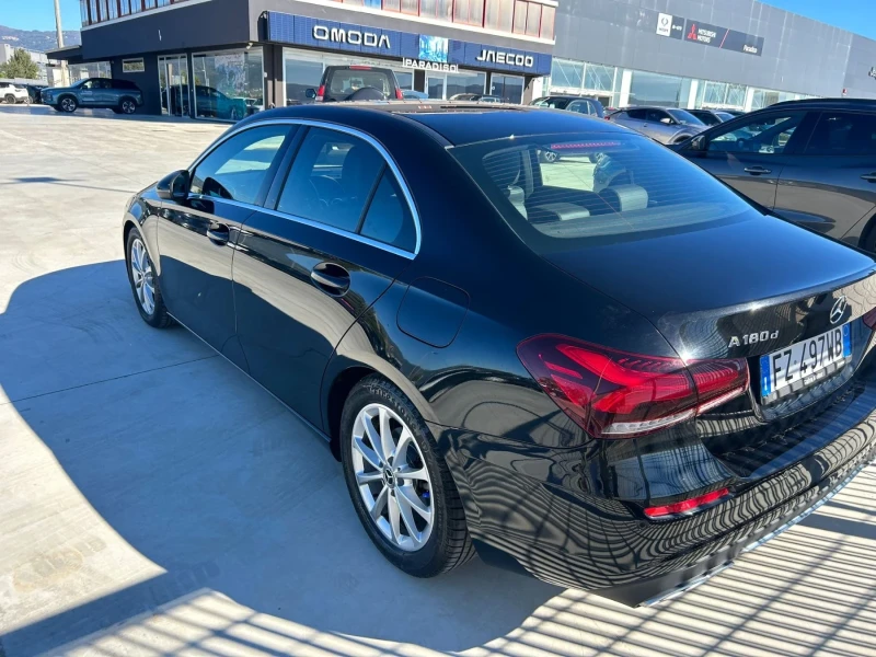 Mercedes-Benz A 180, снимка 3 - Автомобили и джипове - 52710784