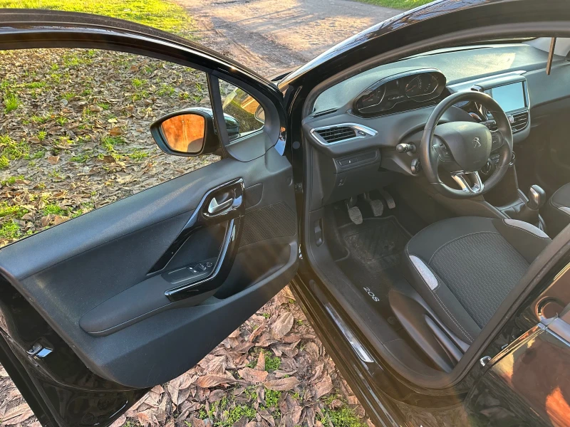 Peugeot 208 1.2 бензин Style, снимка 5 - Автомобили и джипове - 52762356