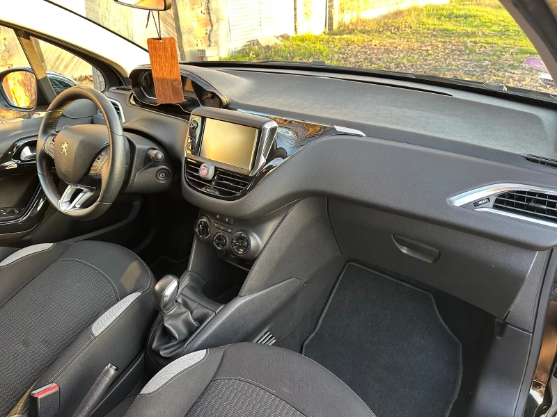 Peugeot 208 1.2 бензин Style, снимка 13 - Автомобили и джипове - 52762356